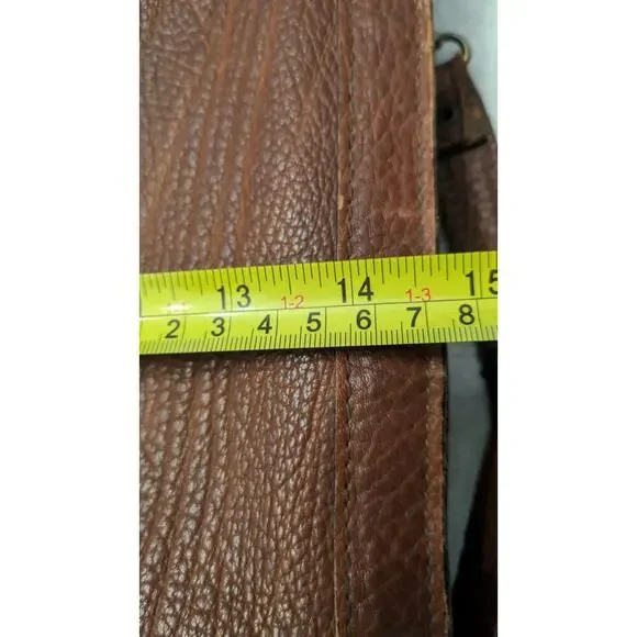 Vintage brown leather messenger bag by Diana. Two separate zip compartments, - Picture 11 of 13